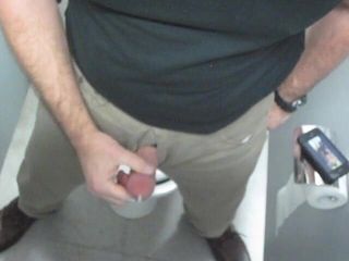 Tjenner: मैं ऑफिस में बाथरूम में लंड हिलाती हूं और वीर्य निकालती हूं
