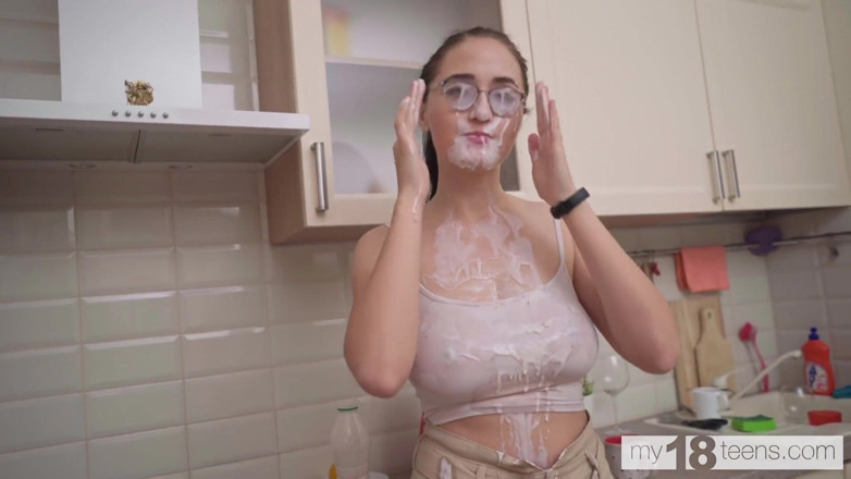 My 18 Teens: MY18TEENS - hete rondborstige brunette Alexa Black