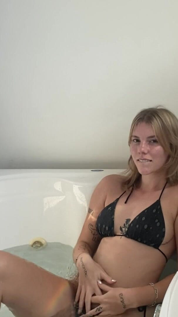 Jacuzzi (Mia NF) Jacuzzi (Mia NF)