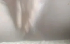 Böylece amcığımın götüne paraşüt sokuyorum, amcığıma toprak koyuyorum ve onu her gece yalnız bıraktım