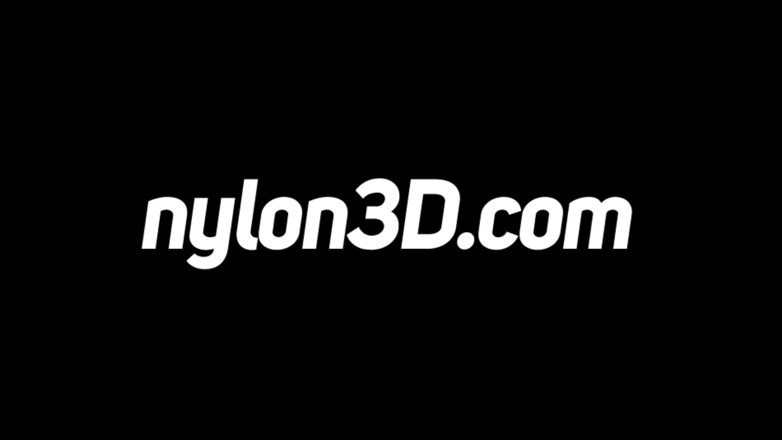 N3D animation: Marilyn gets sprayed on her face