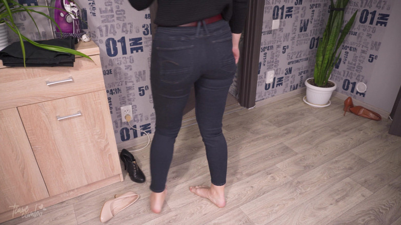 Teasecombo 4K: Watching Hot Stepmom with Panty Line Bending and Cleaning