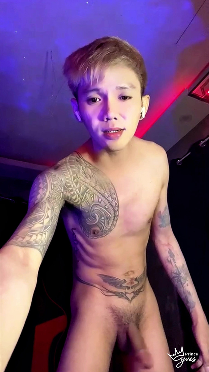 Prince-Yves: Cowok bertato Asia menggoda dan coli