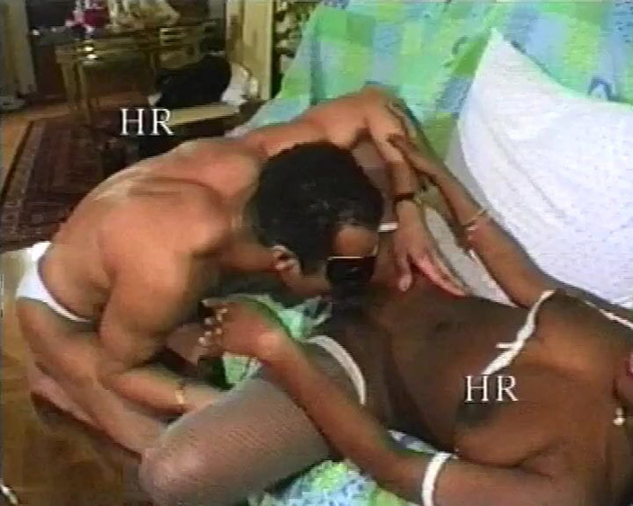 Hans Rolly: 털이 무성한 보지에 대한 향수를 불러 일으키는 이탈리아 90대 집에서 섹스 #1