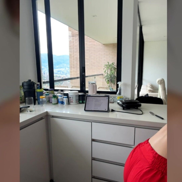 Ayumi Hall: Wenn Ich Allein in Meiner Wohnung Bin, Mag Ich Es,...