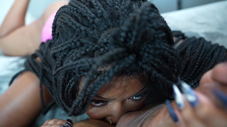 Teddy Tarantino: Kalın büyük götlü zenci kız kiracı geç kirayı karşılamak için...