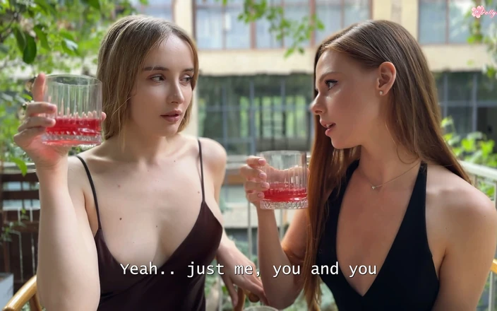 Polly Yangs: Sex pentru trei la prima întâlnire! Tipul norocos se culcă cu...