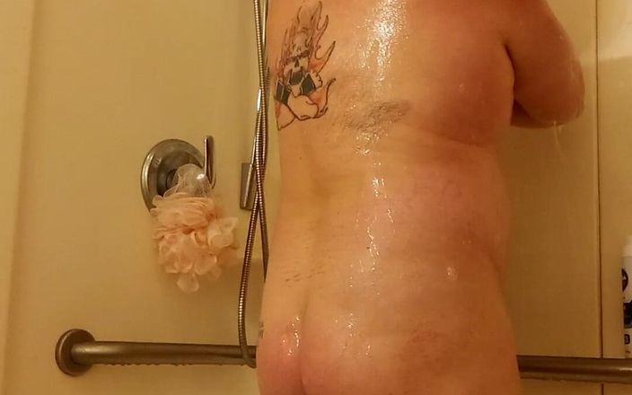 Risky net media: Rasage complet du corps sous ma douche