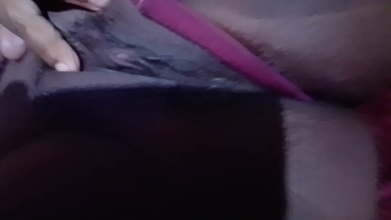 Cat masturbating with finger: Masturbační Potěšení