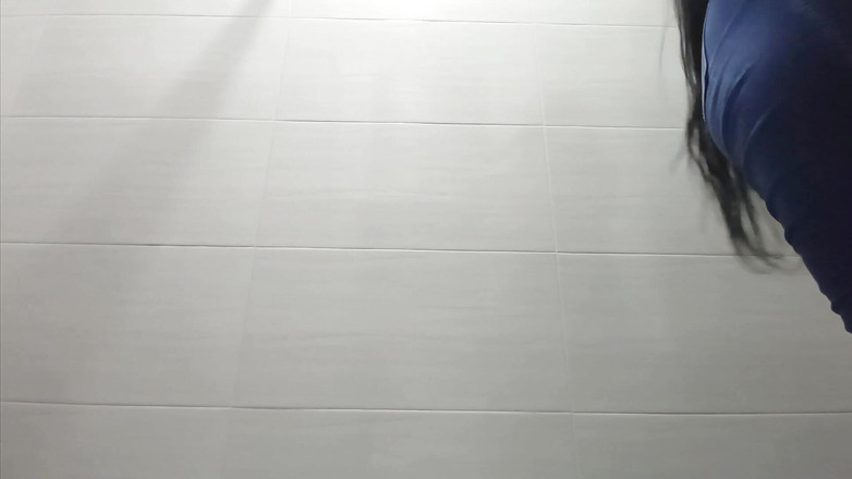 kelsyStar: Kamera di Kamar Mandi Bandara