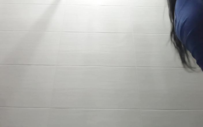 kelsyStar: Cámara en el baño del aeropuerto