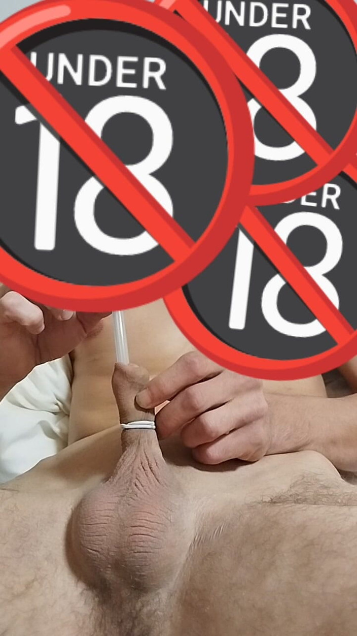 Insertion: ペニスの穴にクリスタルをはめ込む