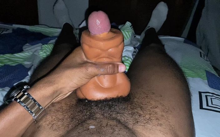 Black-2001: Papà dice porcate e si masturba il suo bbc
