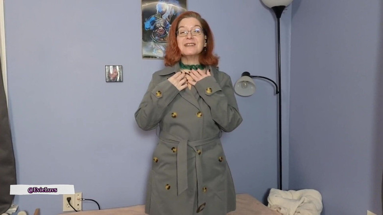 Elianna: Meia-calça rasgada recheada e buceta pingando