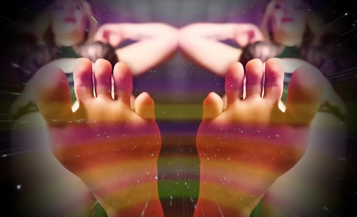 Goddess Misha Goldy: Foot and toes obsession make you eat your sperm!