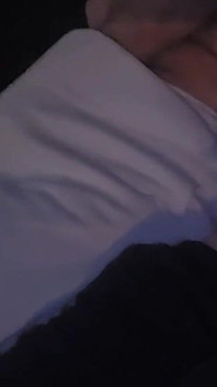 Mamă sexy țâțoasă acoperită de spermă