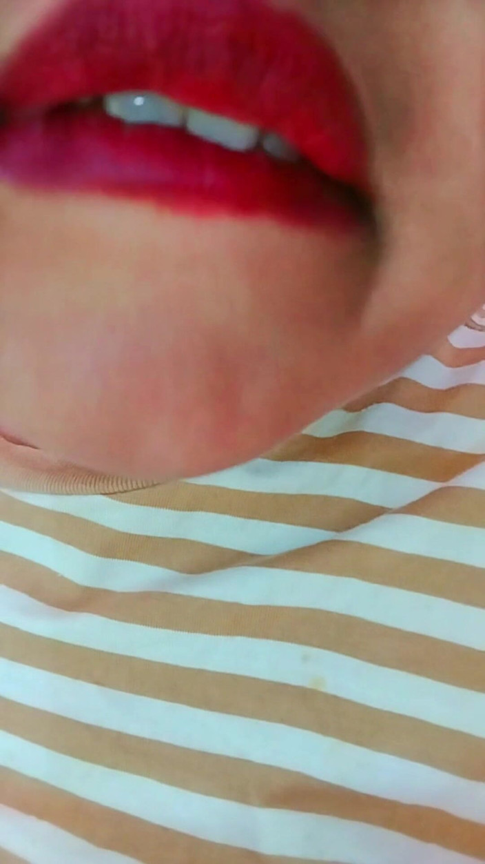 Aria Mia: Sexy esposa mostrando sus grandes pechos