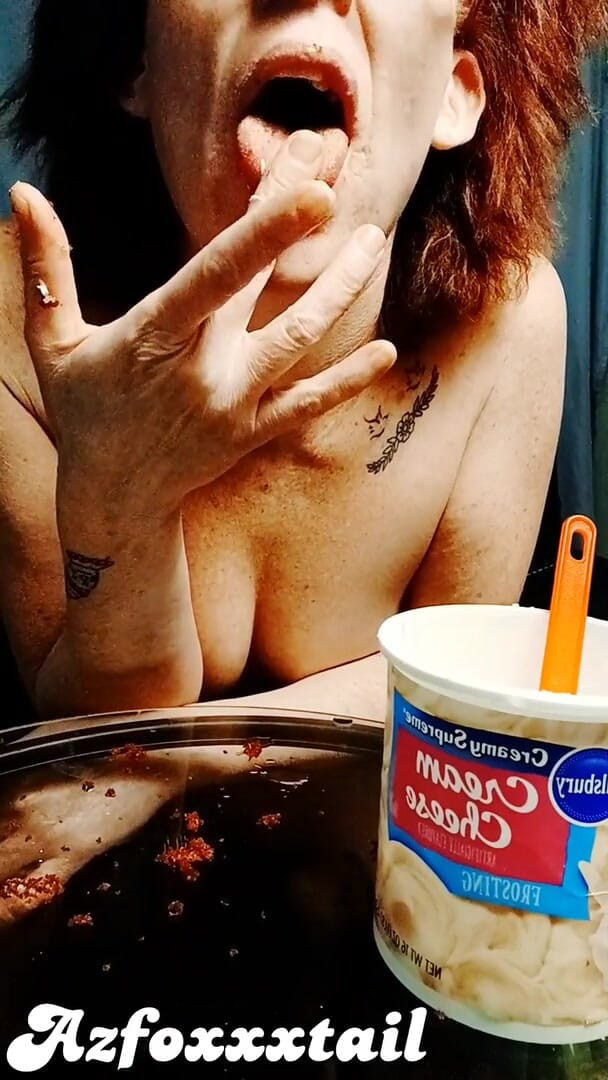 AzFoxxxTailPhelicia: Foodplay-cupcake