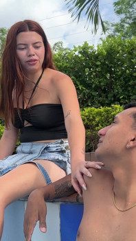 Eu encontro um vizinho indiano rabuda na piscina. Menina com tesão me convida para sua casa com a intenção de ser fodida com força.