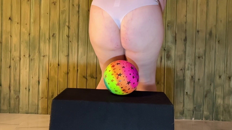 BeachBallsDuo: 105 Kgs Lucys Soft Rubber Ball Sit to Pop in...