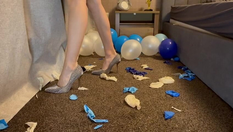 silicone_brunette: Higheels ballon knallen