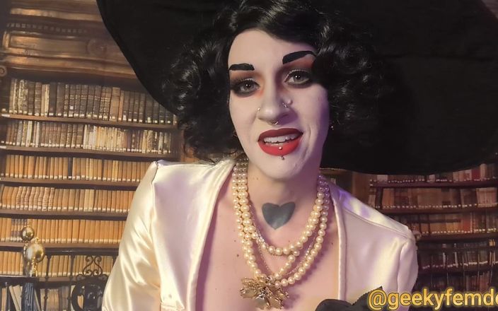 Geeky Femdom: Леди Димитреску перекусил