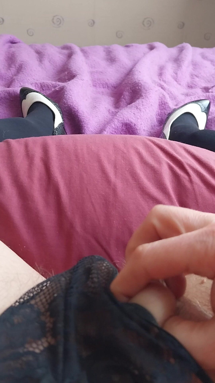 Cindy Belfast: Sissy-cuck Cumshot in Cute Lingerie &amp; Heels
