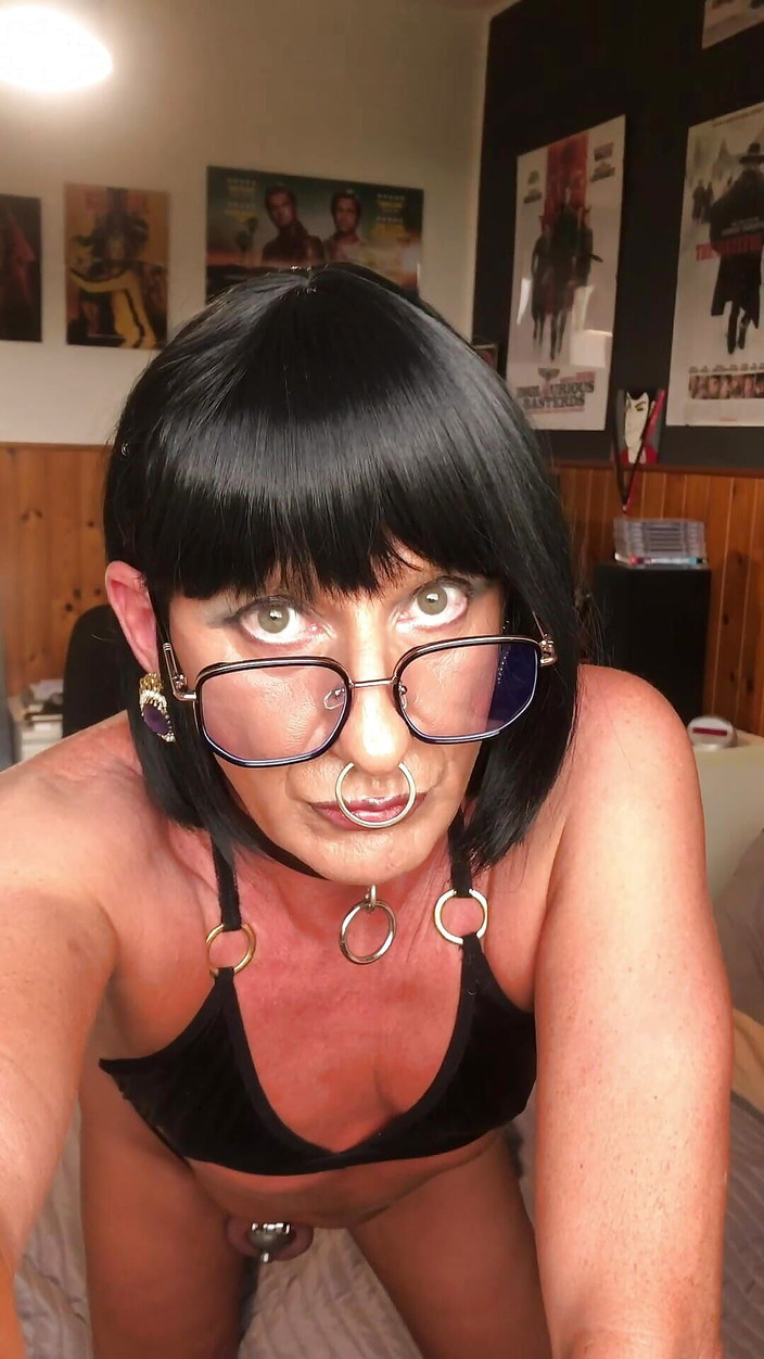 Andreina Naty: 角質弱虫愚かな