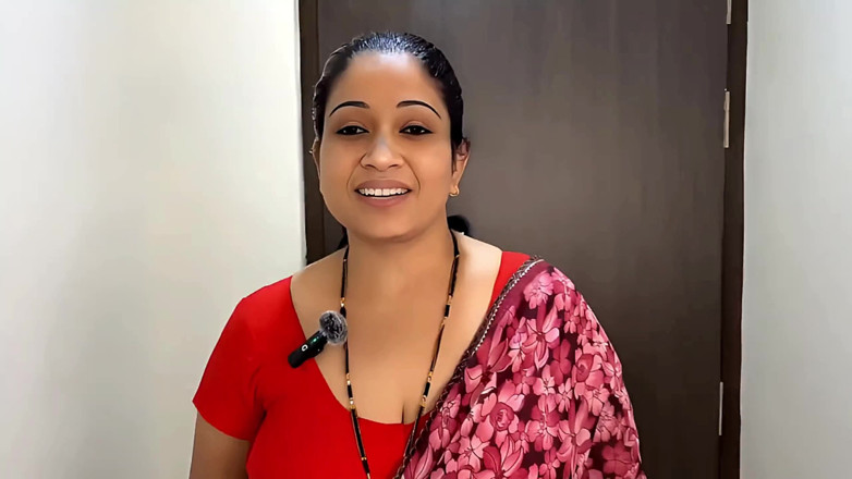 FantacyCouple: Vänner sexiga kram bröst fru Priya Bhabhi kom för att...
