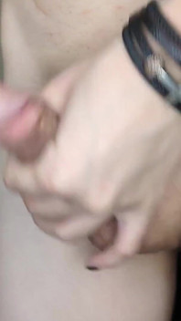 Sborro con un vibratore e un dildo