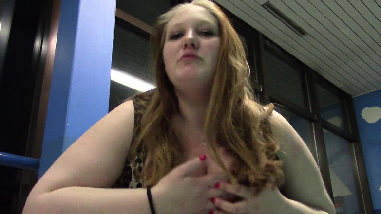 AmateurBBW: Las tetas de Meone sacadas en la piscina