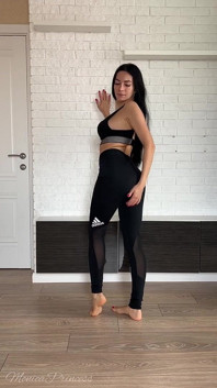 Leggings cambiándose y strip