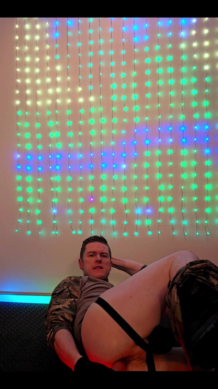 Roman Heart: Soldat rapporter för plikt. Dagens uppgift: Rövträning för sina kamrater.