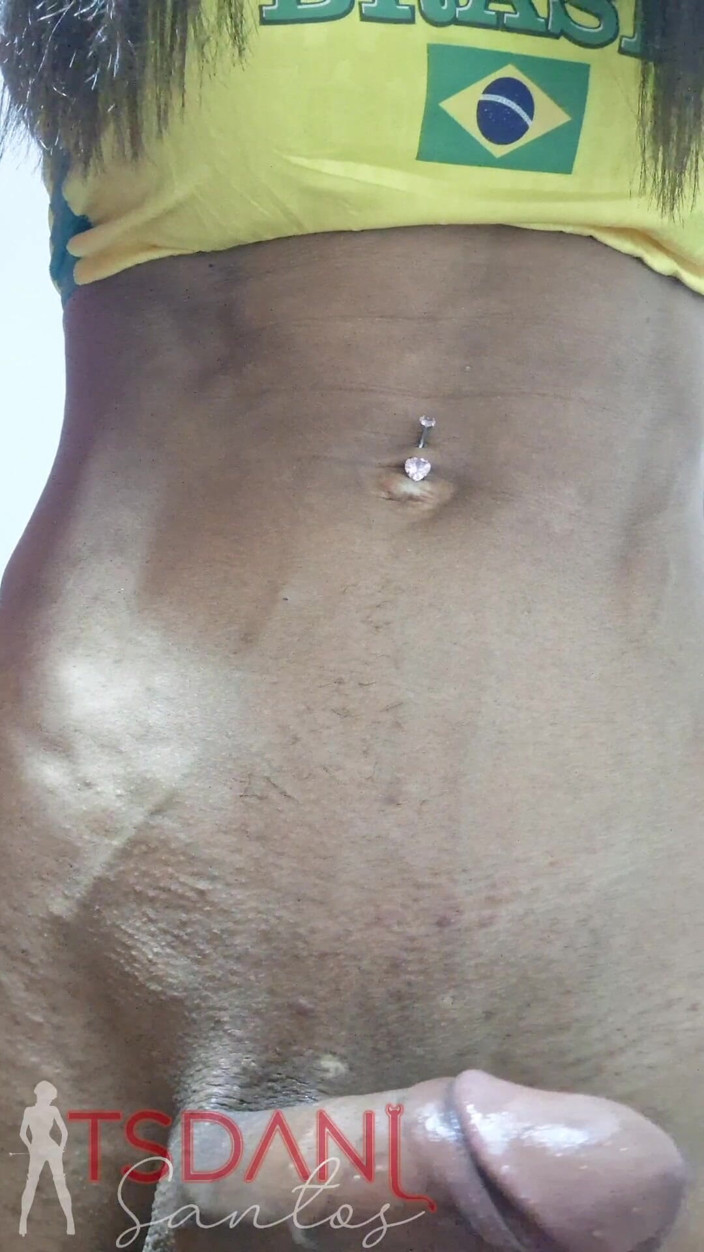 Tsdanisantos1: Puto toma leche encima del culo de Daniela Santos trans