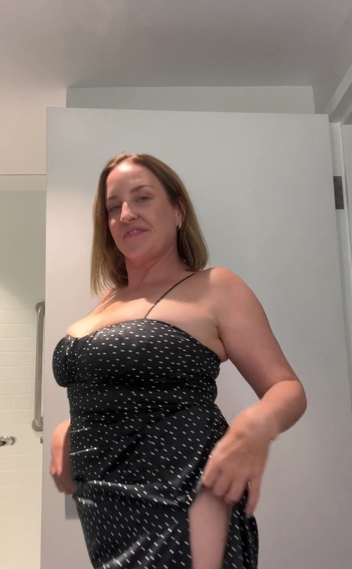 Avril Showers: Selfie, gdy czekam na moją seksowną randkę.