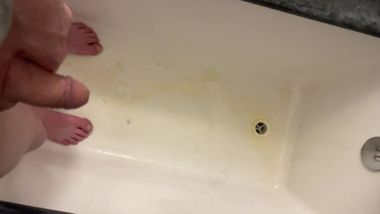 AmateurBoysPissing: Ragazzo Che Piscia, Con Primo Piano E Di Buona Qualità...