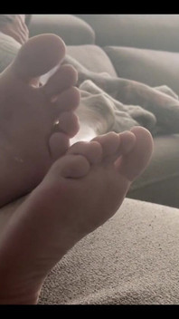 बस यहाँ बैठे हुए