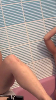 Lésbica no chuveiro, dominação por dominatrix Yvette e Slave Pia