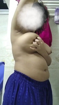 Desi Big Boobs Girl Changing Dress & Showing Armpit