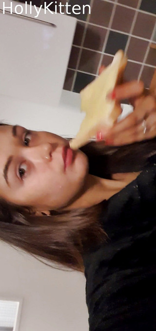 Holly Kitten: Holly kätzchen, ich esse käse auf toast