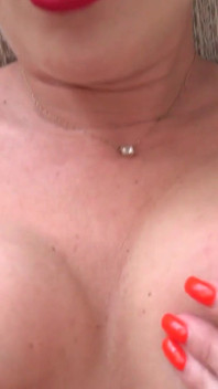 Auntjudysxxx - हॉट चोदने लायक मम्मी julia north को अपने लैपटॉप के साथ मदद की जरूरत है