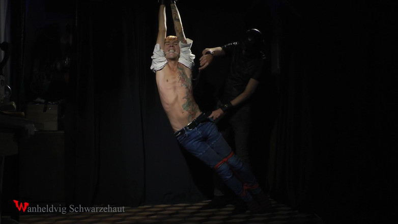 Wanheldvig: Nicky svázaná a lechtá