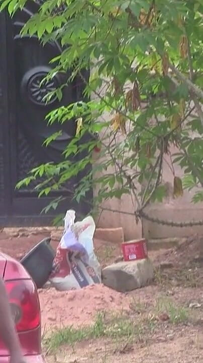 NACKME_PRODUCTION: 熟女主婦は夫の留守中に配管工を誘惑します