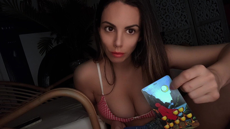 Annika Rain: Nevlastní máma čte tvůj tarot