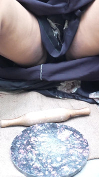 Bhabhi Ne Kana Banate Uhe Gand Dikai Dewar Ko