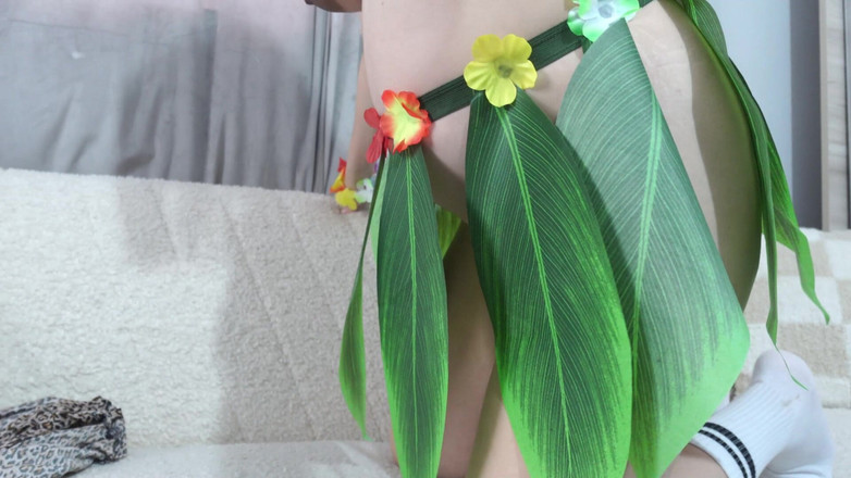 AmayaMori: Jag pruttar och onanerar i en Hawaiian Cosplay-dräkt och visar...