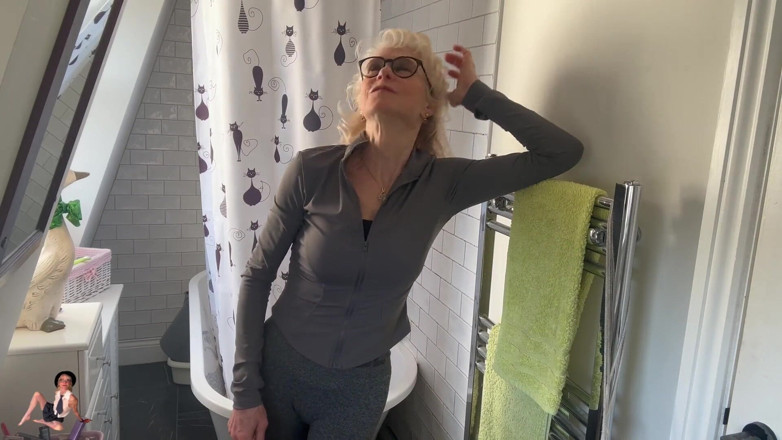 Deeliteful Jacy: April douches