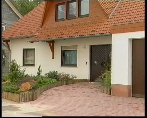 Swinger Friends Germany: Za niemieckimi drzwiami jest kurczliwie pieprzone – pełny film