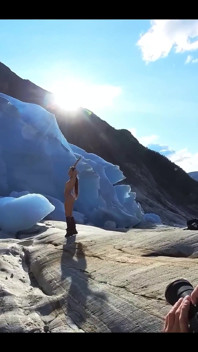 Do You Want to See How This Spontaneous Glacier Photo-shooting Turned Out?