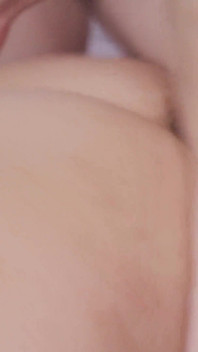 貧乳アジアンティーンマンコがトランスルーミーにクレムピーされる